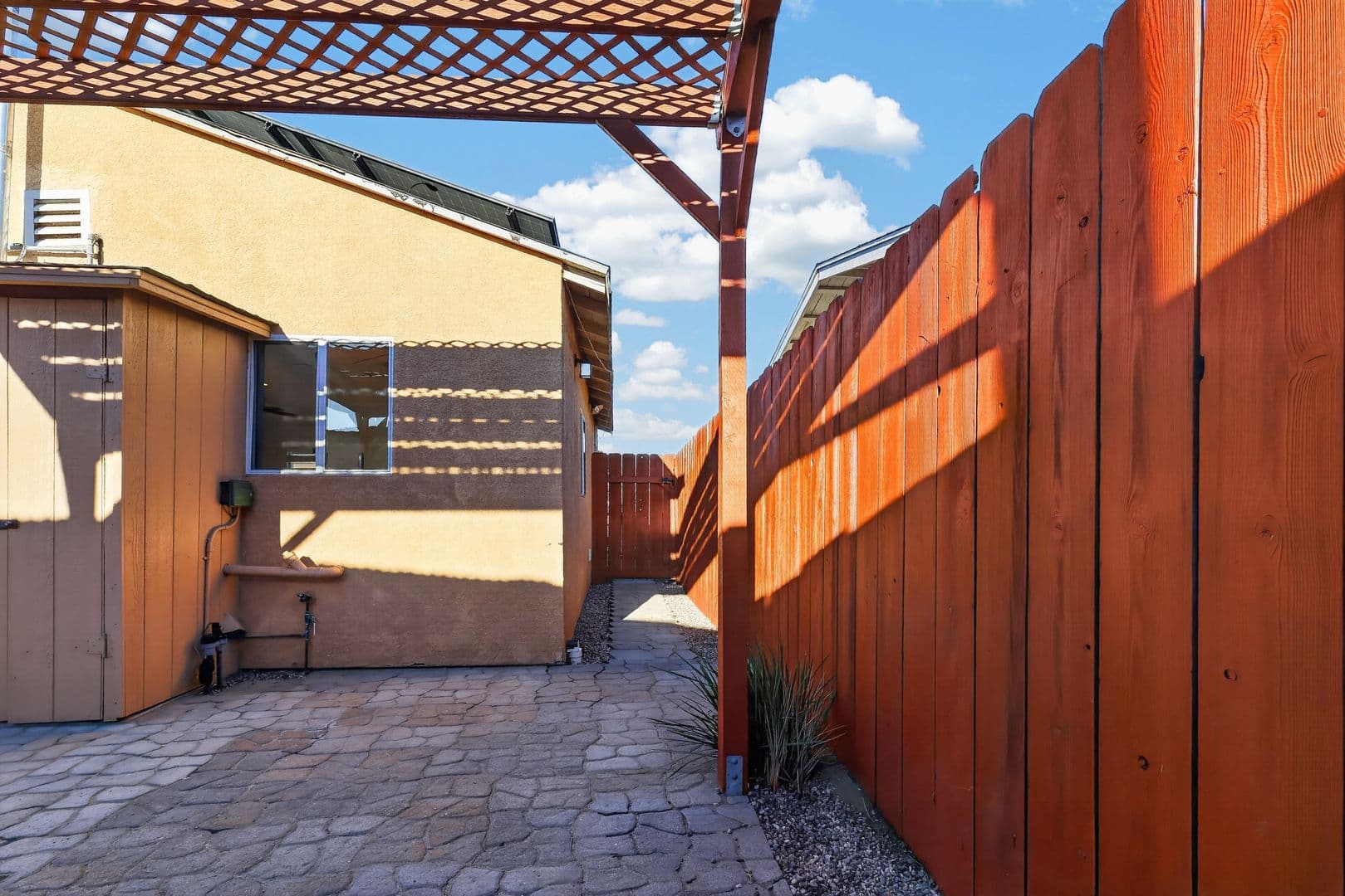 San Diego House: 4833 1/2 Lantana Dr