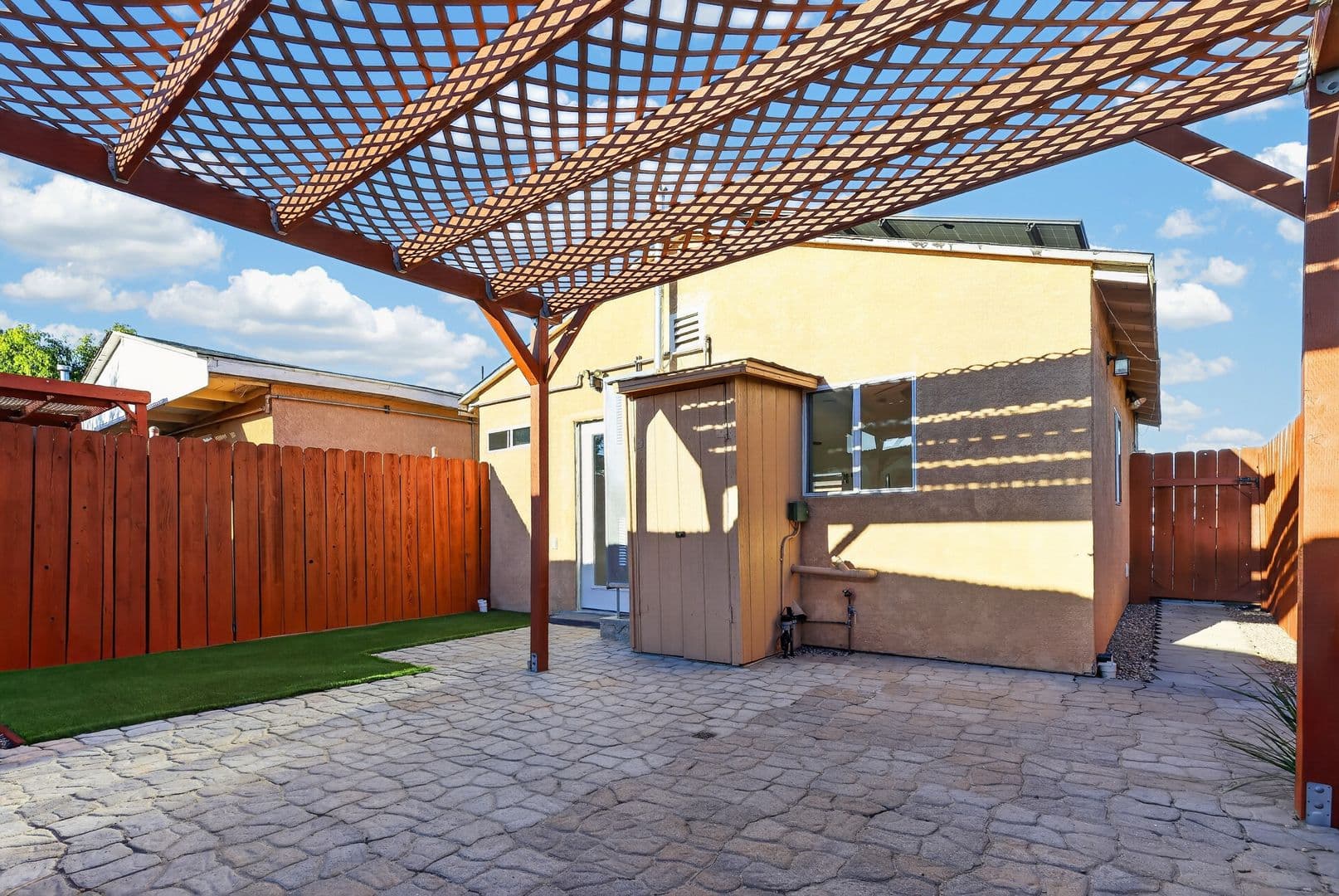 San Diego House: 4833 1/2 Lantana Dr