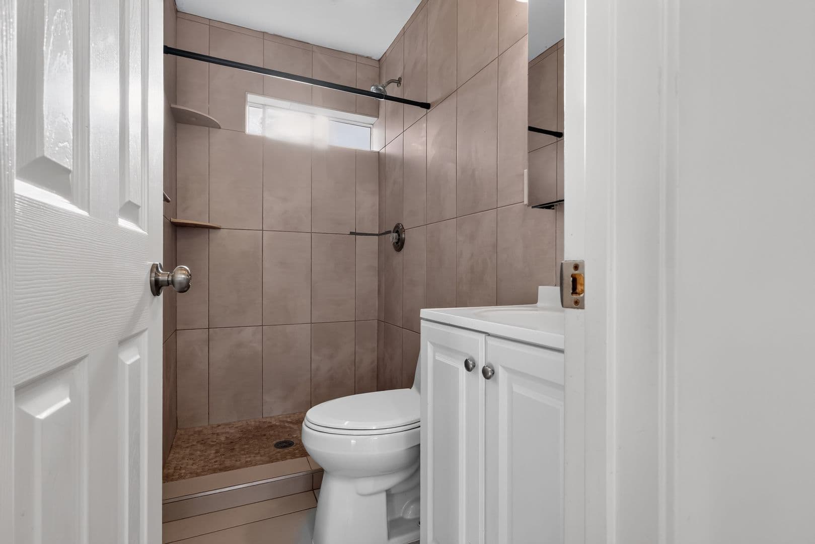 San Diego House: 4833 1/2 Lantana Dr