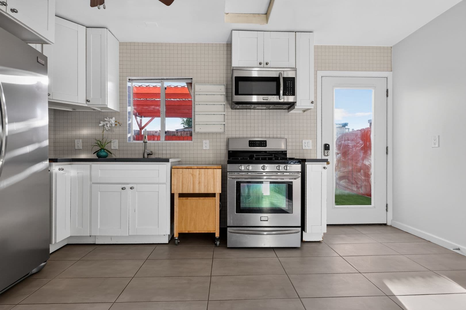 San Diego House: 4833 1/2 Lantana Dr