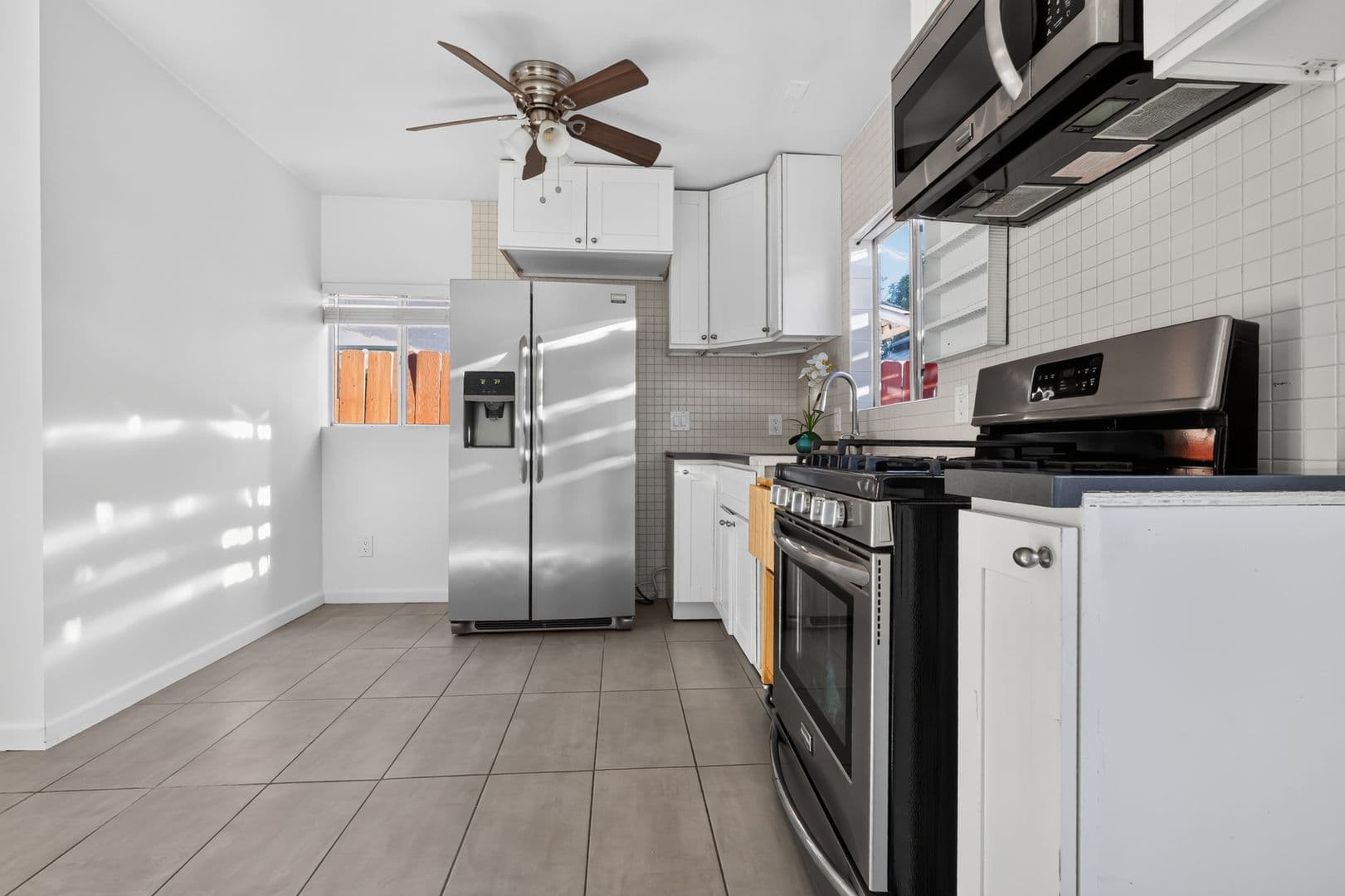 San Diego House: 4833 1/2 Lantana Dr