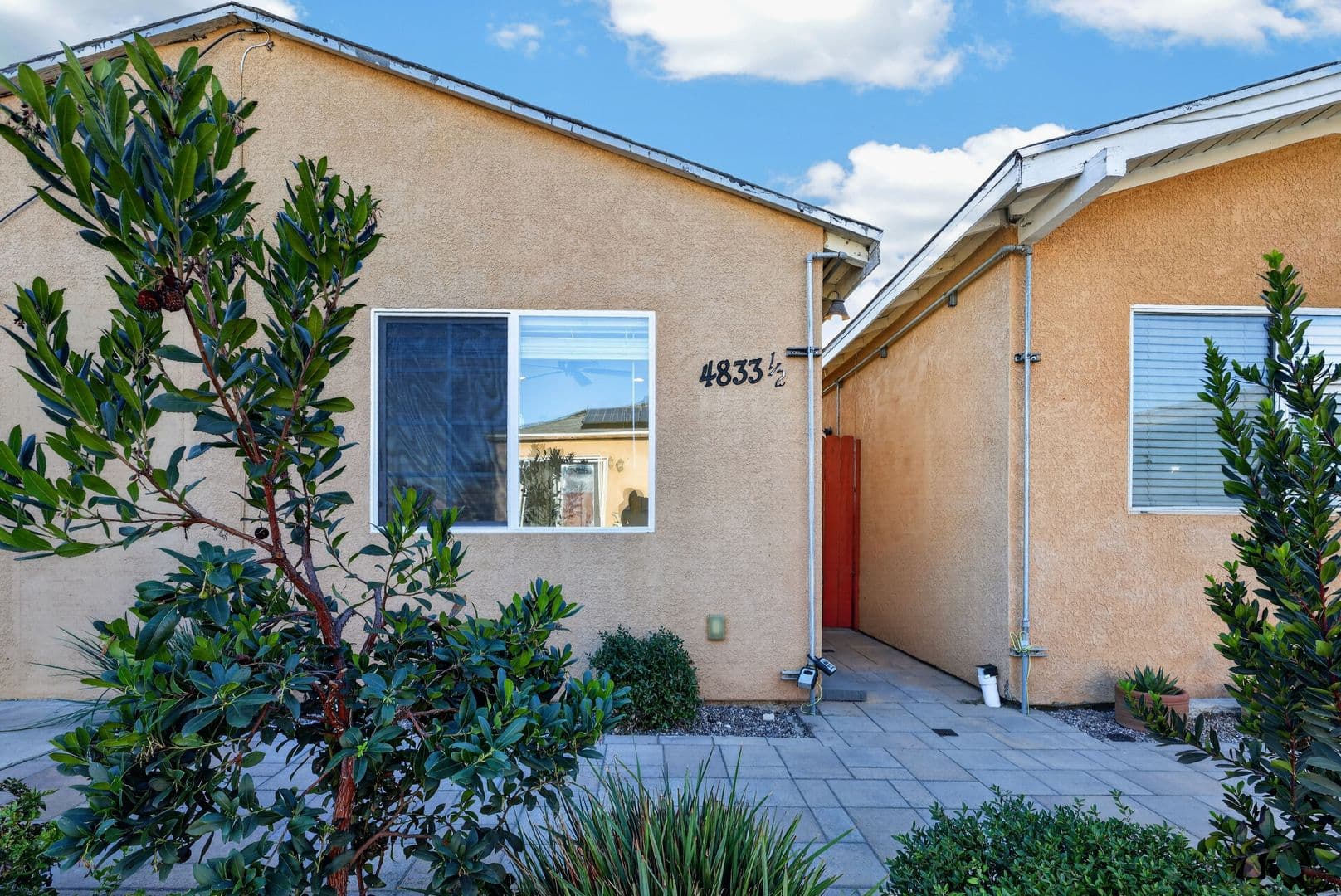 San Diego House: 4833 1/2 Lantana Dr