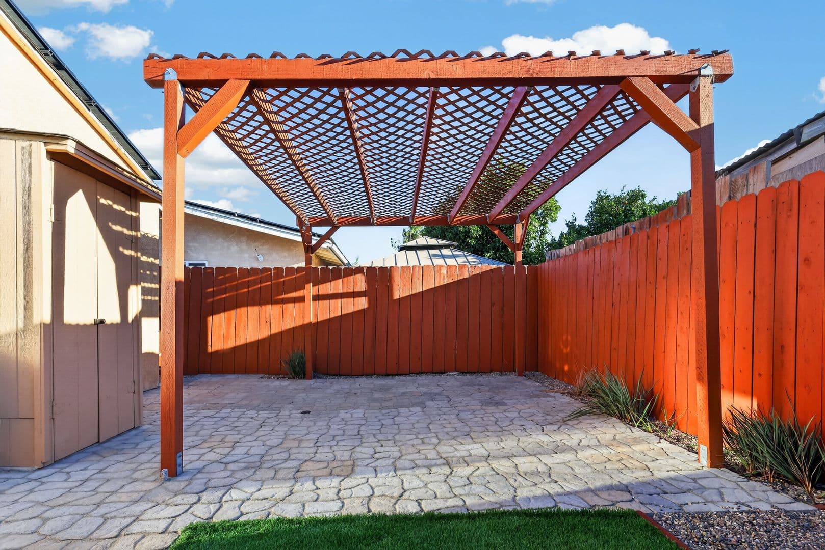 San Diego House: 4833 1/2 Lantana Dr