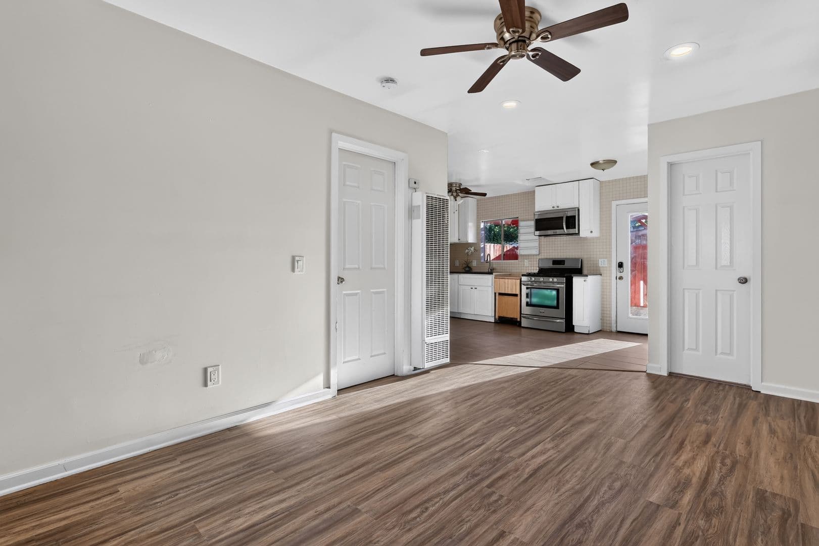 San Diego House: 4833 1/2 Lantana Dr