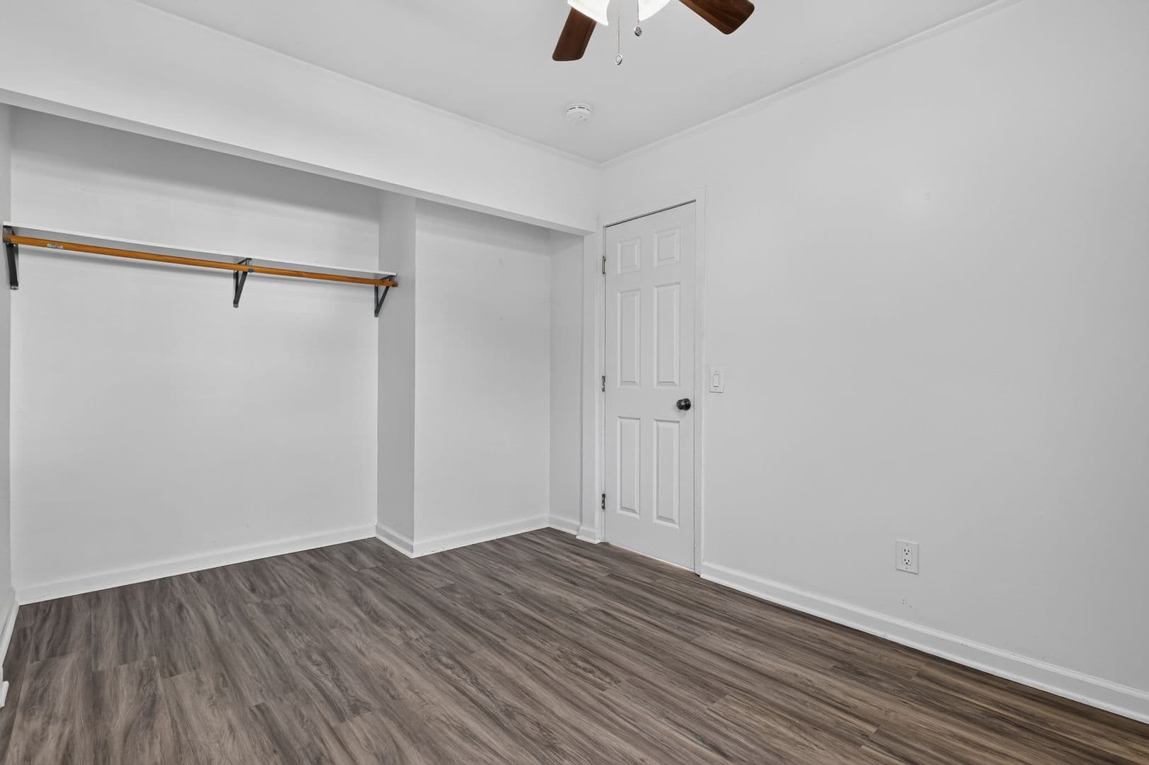 San Diego House: 4833 1/2 Lantana Dr