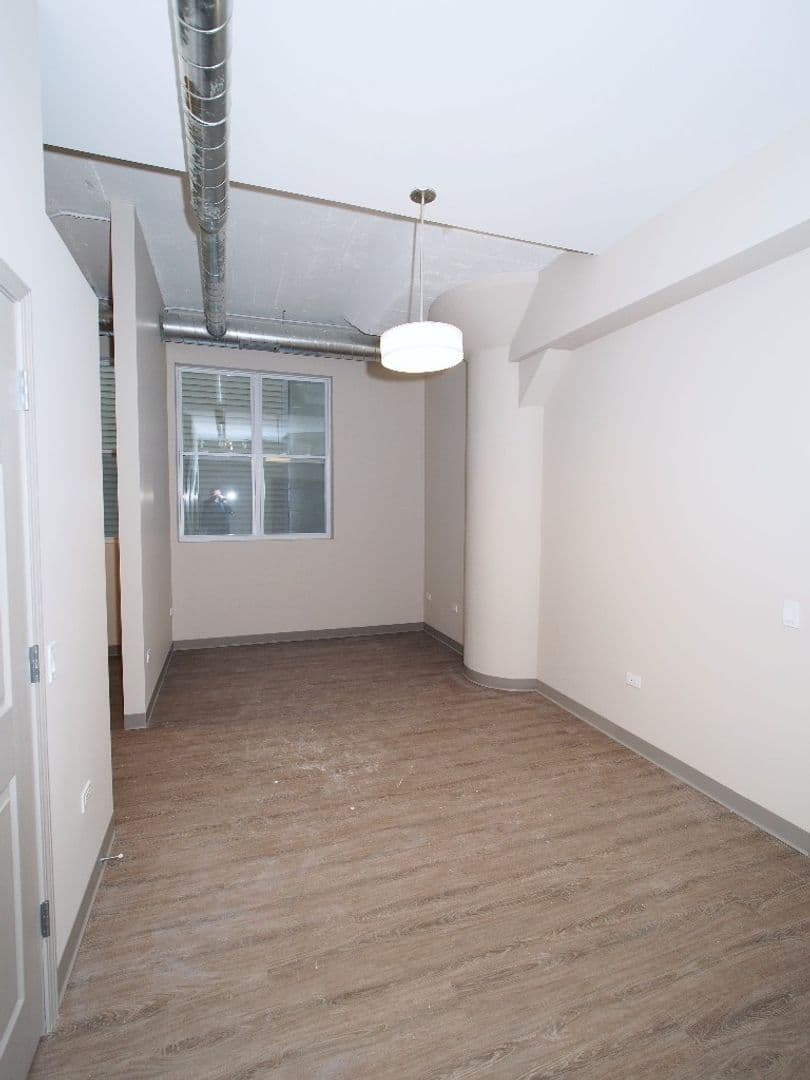 Chicago Apartment: 61 E. 21st Street