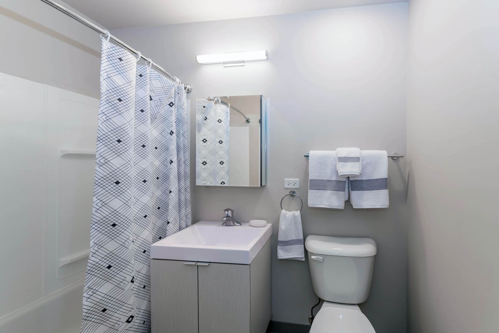 Chicago Apartment: 61 E. 21st Street
