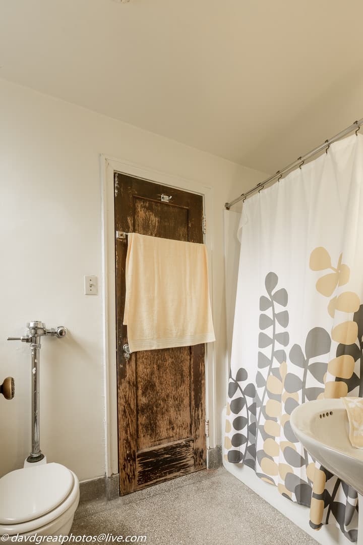 Chicago Apartment: 5748 S. Blackstone Ave.