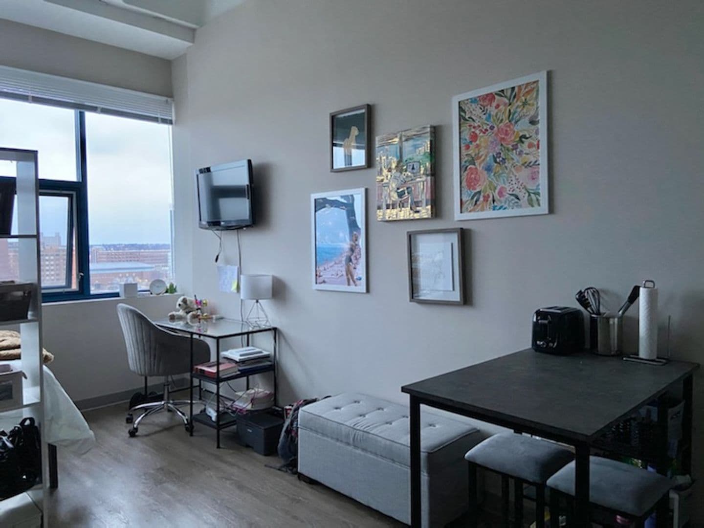 Milwaukee Apartment: 735 W. Wisconsin Ave.
