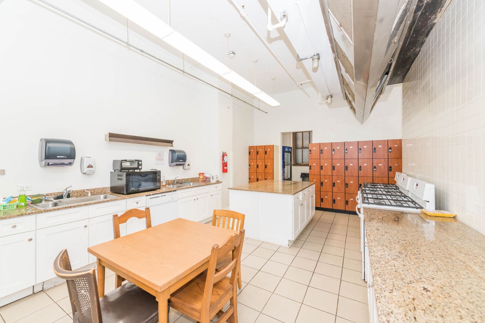 Chicago Apartment: 5540 S. Hyde Park Blvd.