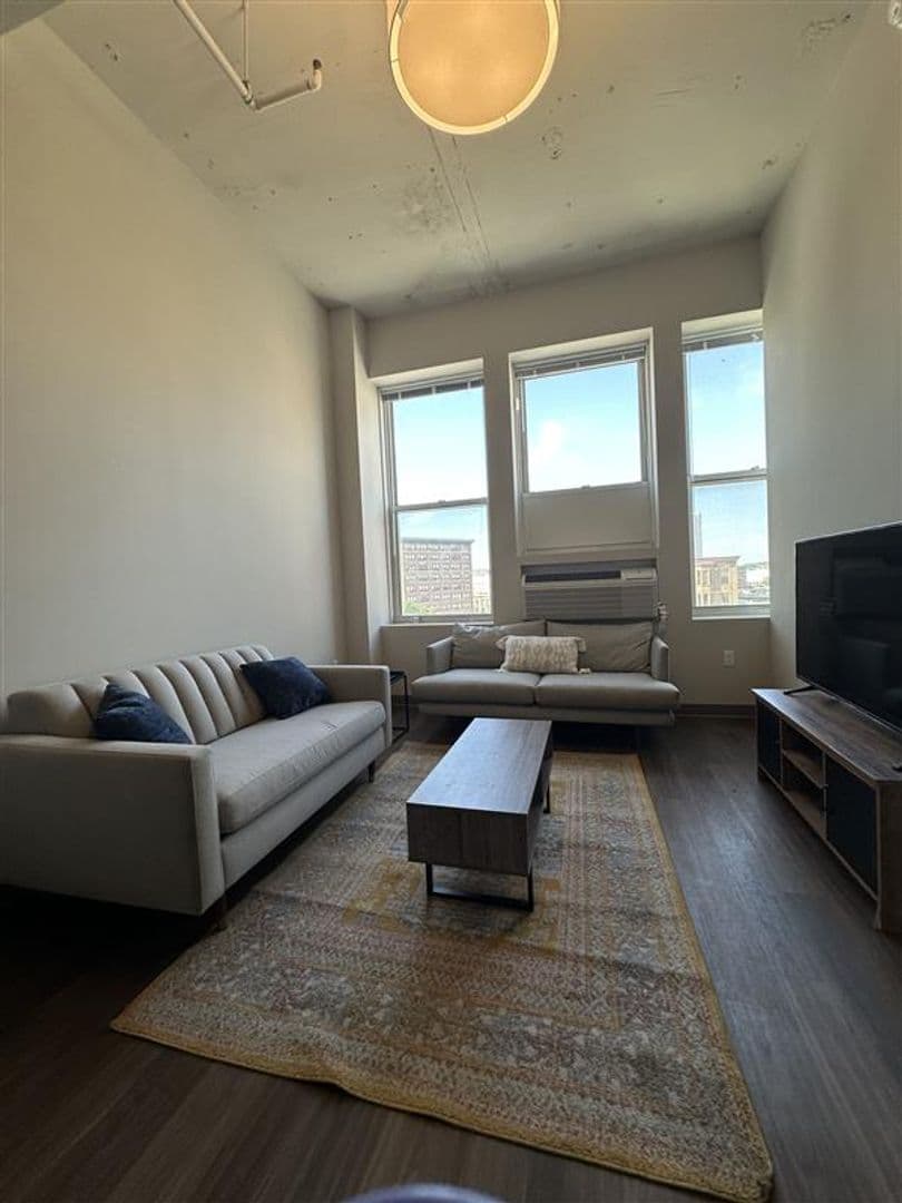 Milwaukee Apartment: 740 N. Plankinton Ave.