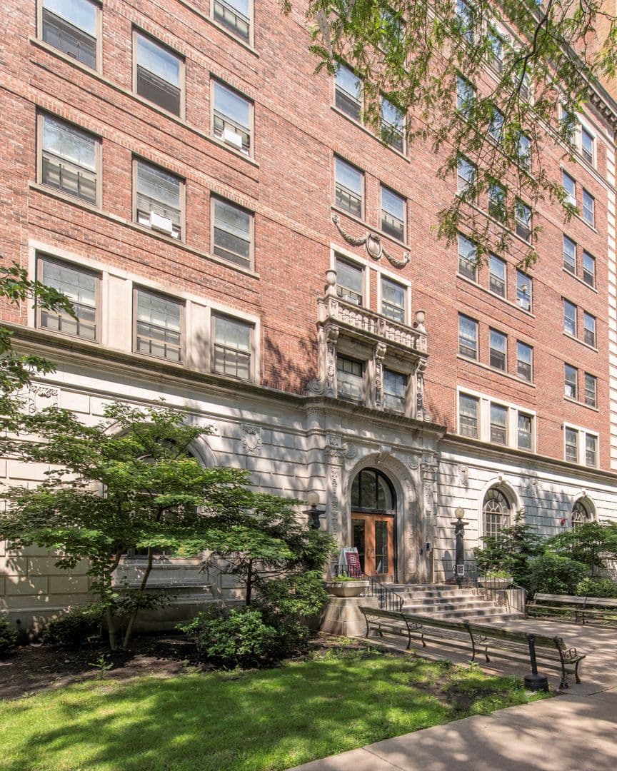 Chicago Apartment: 5540 S. Hyde Park Blvd.