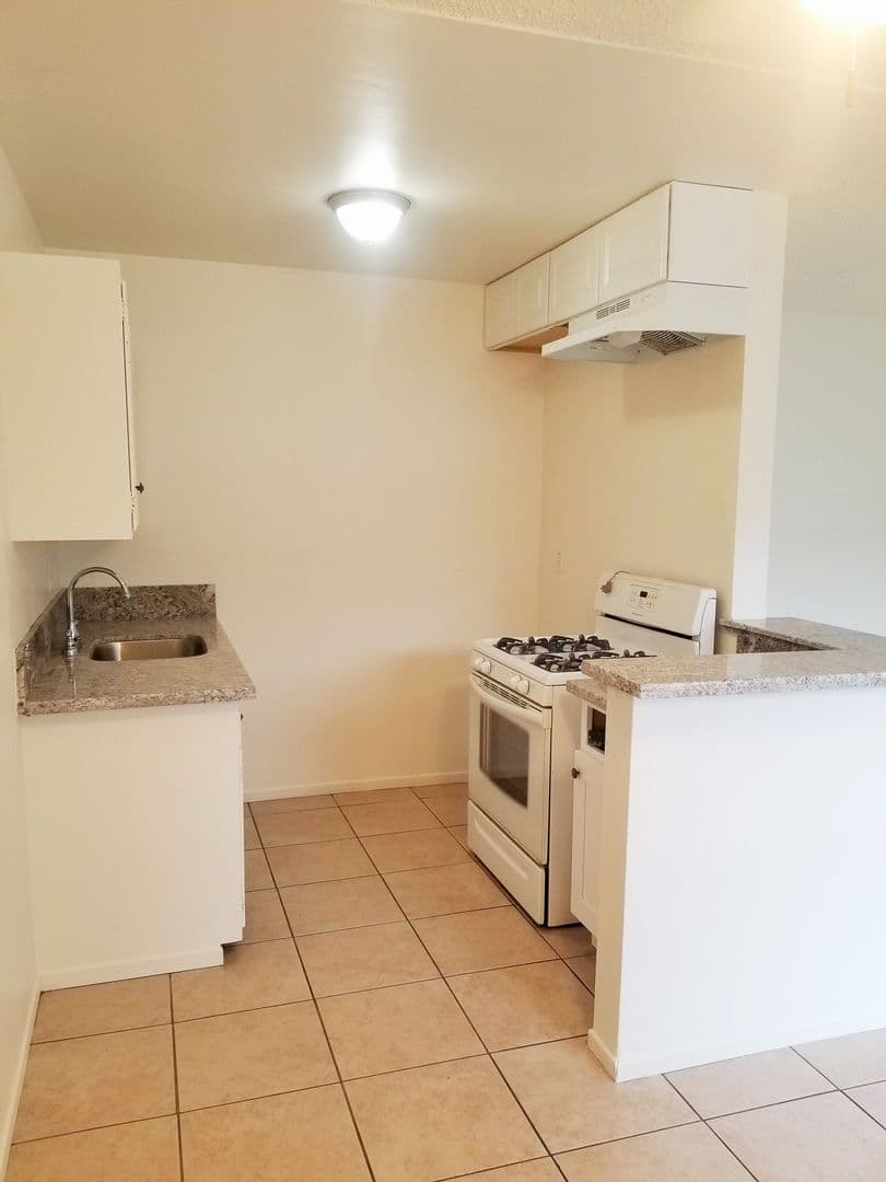 Anaheim Apartment: 2109 E Westport Dr