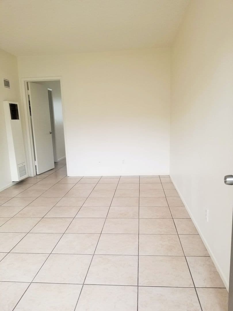Anaheim Apartment: 2109 E Westport Dr