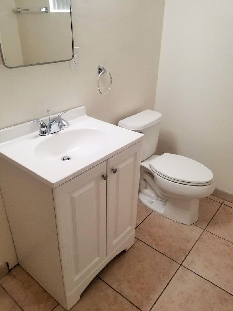 Anaheim Apartment: 2109 E Westport Dr