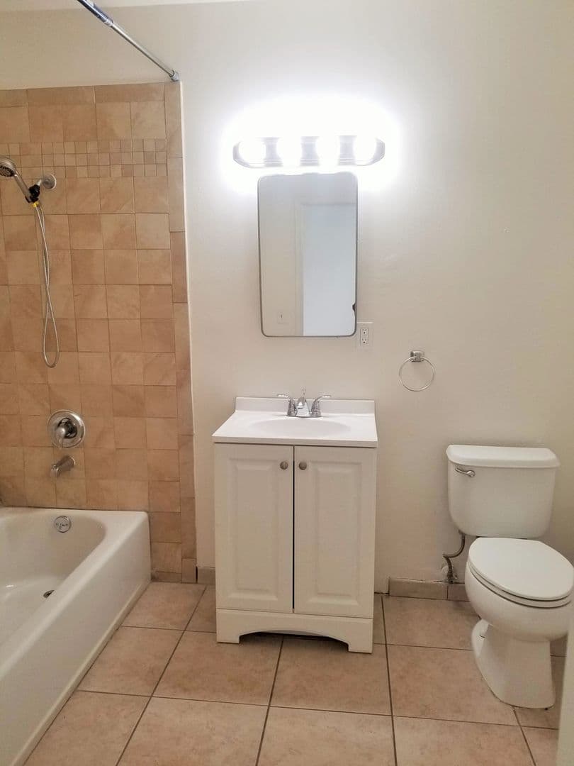 Anaheim Apartment: 2109 E Westport Dr