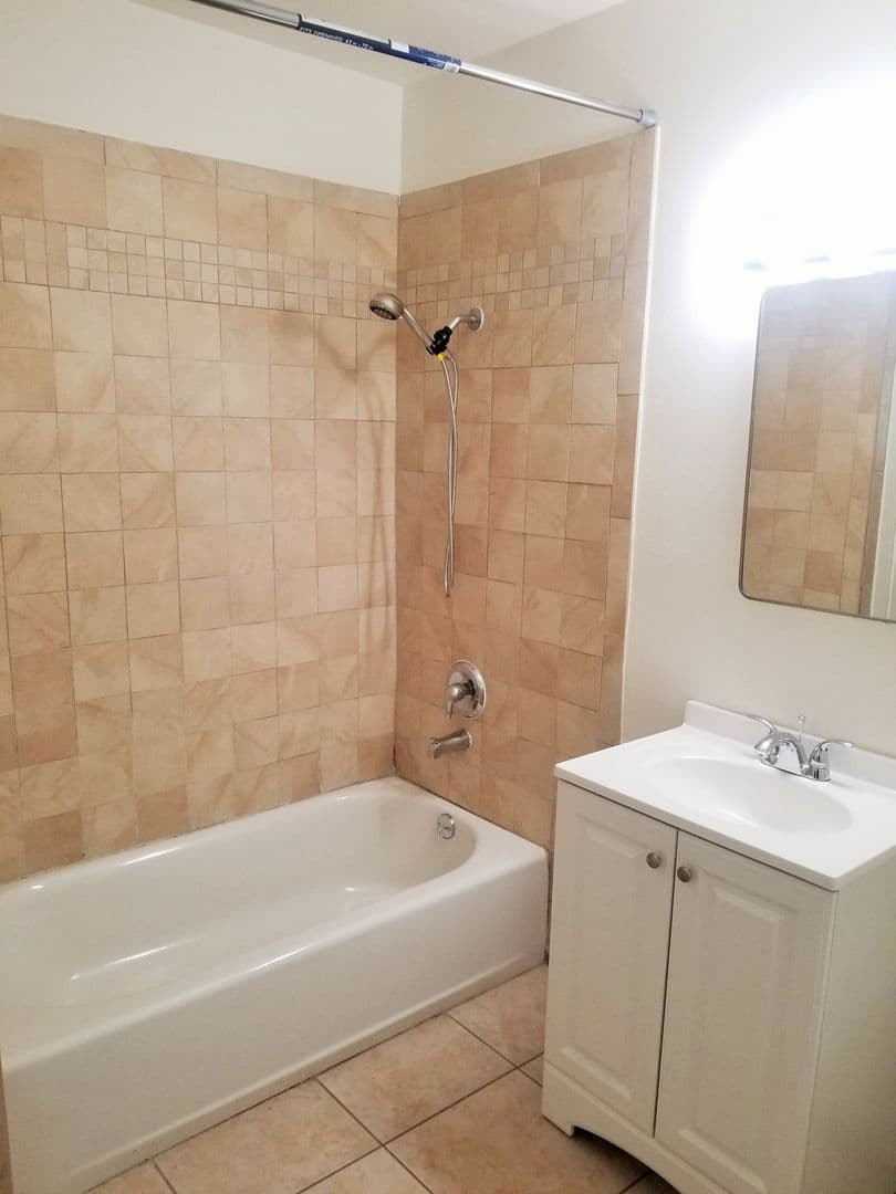 Anaheim Apartment: 2109 E Westport Dr