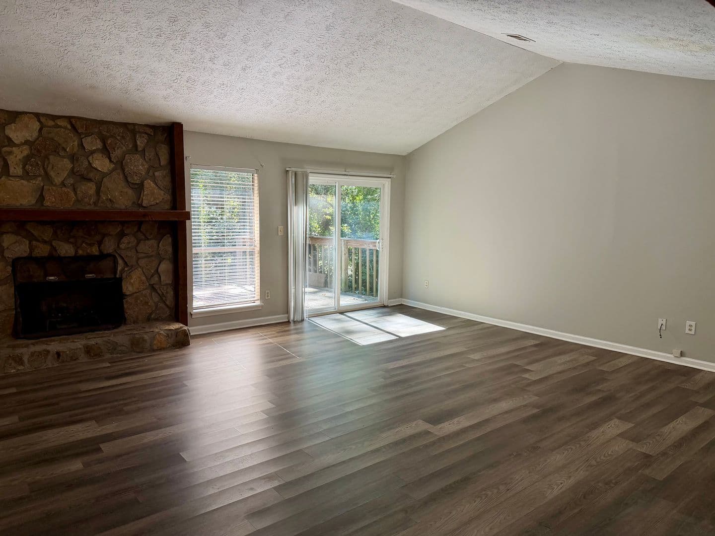 Stockbridge House: 1541 Flat Rock Rd