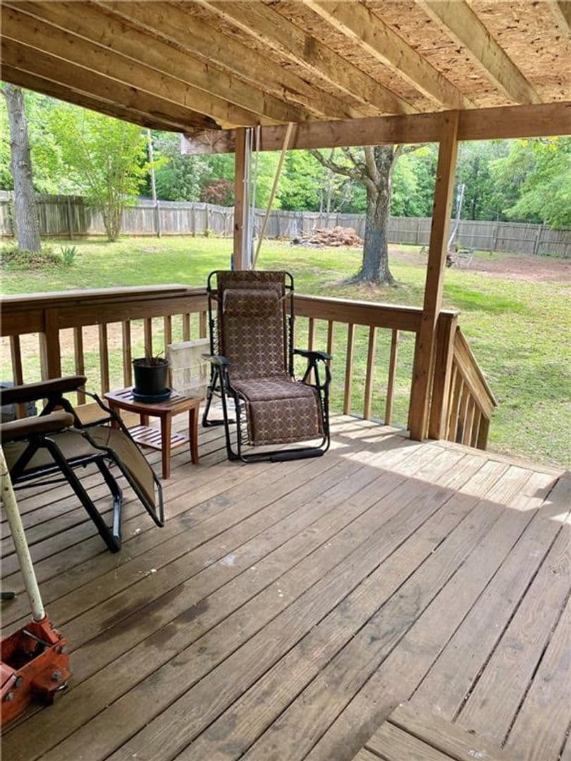 Hampton House: 1170 Steele Drive