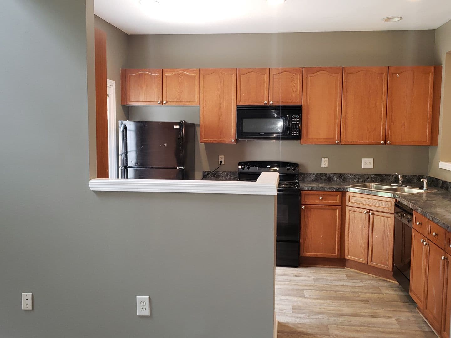 Kennesaw Townhome: 2125 Goldwaite Ct NW #10