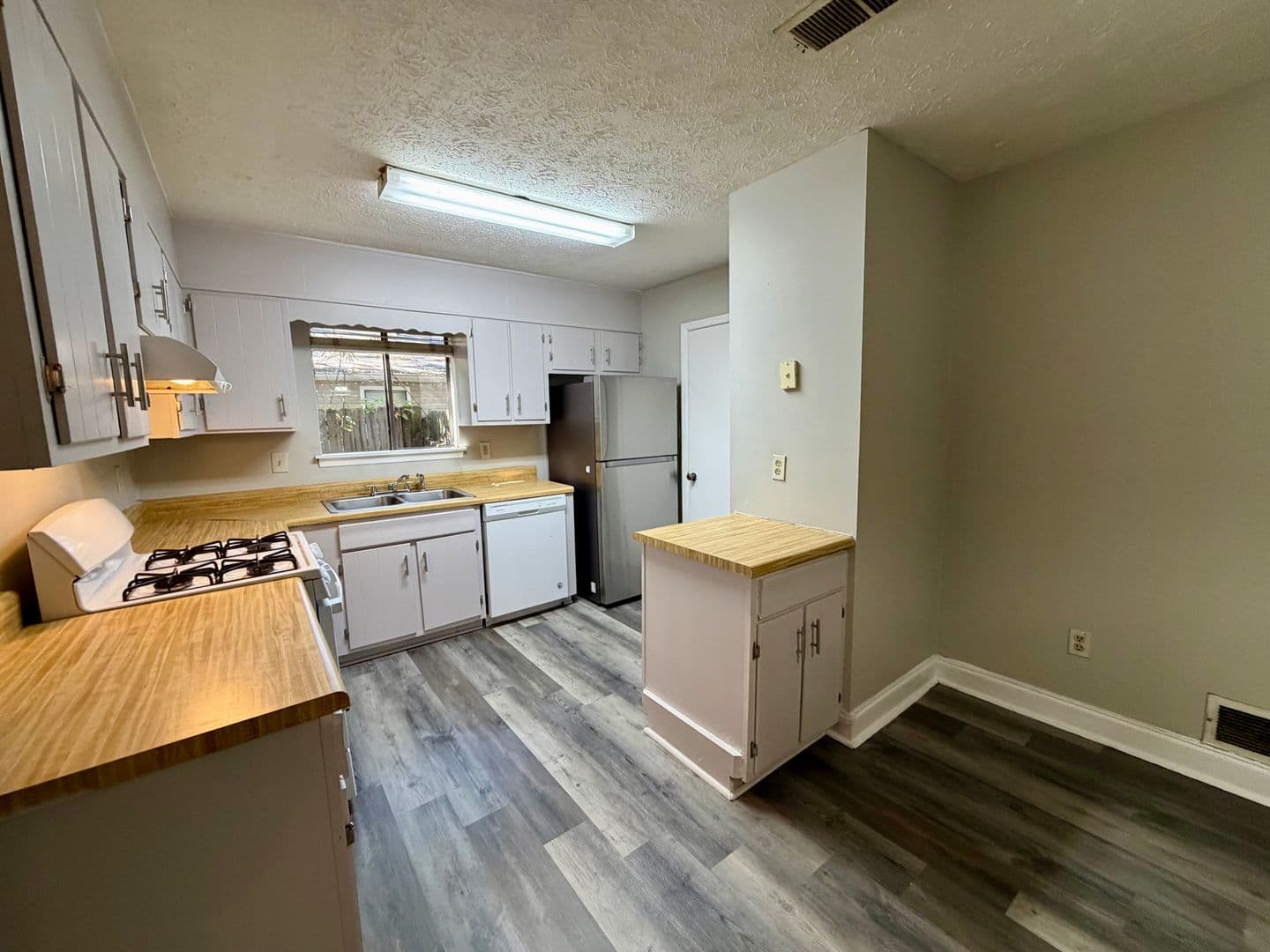 Stockbridge House: 1541 Flat Rock Rd