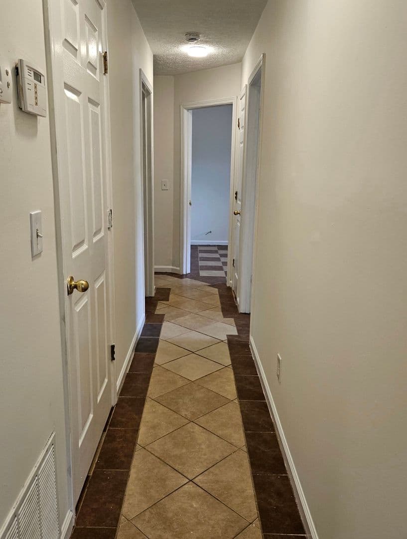 Rex House: 3172 Creekwood Drive