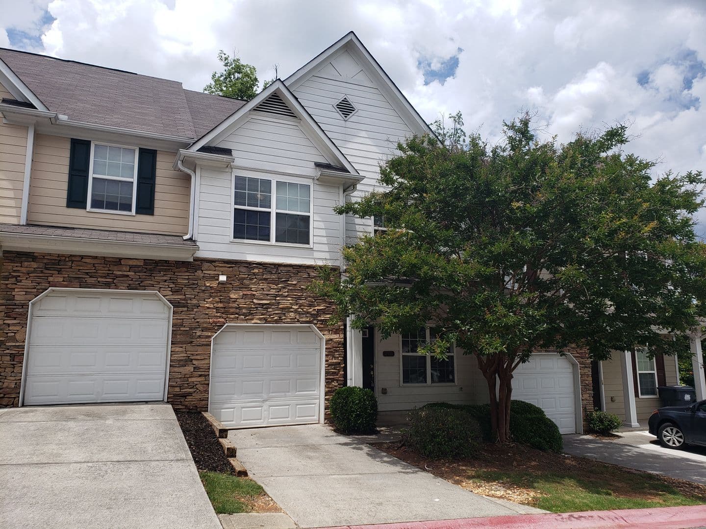 Kennesaw Townhome: 2125 Goldwaite Ct NW #10