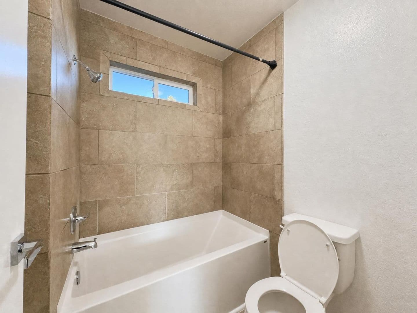 Greenfield Apartment: 923 Walnut Ave
