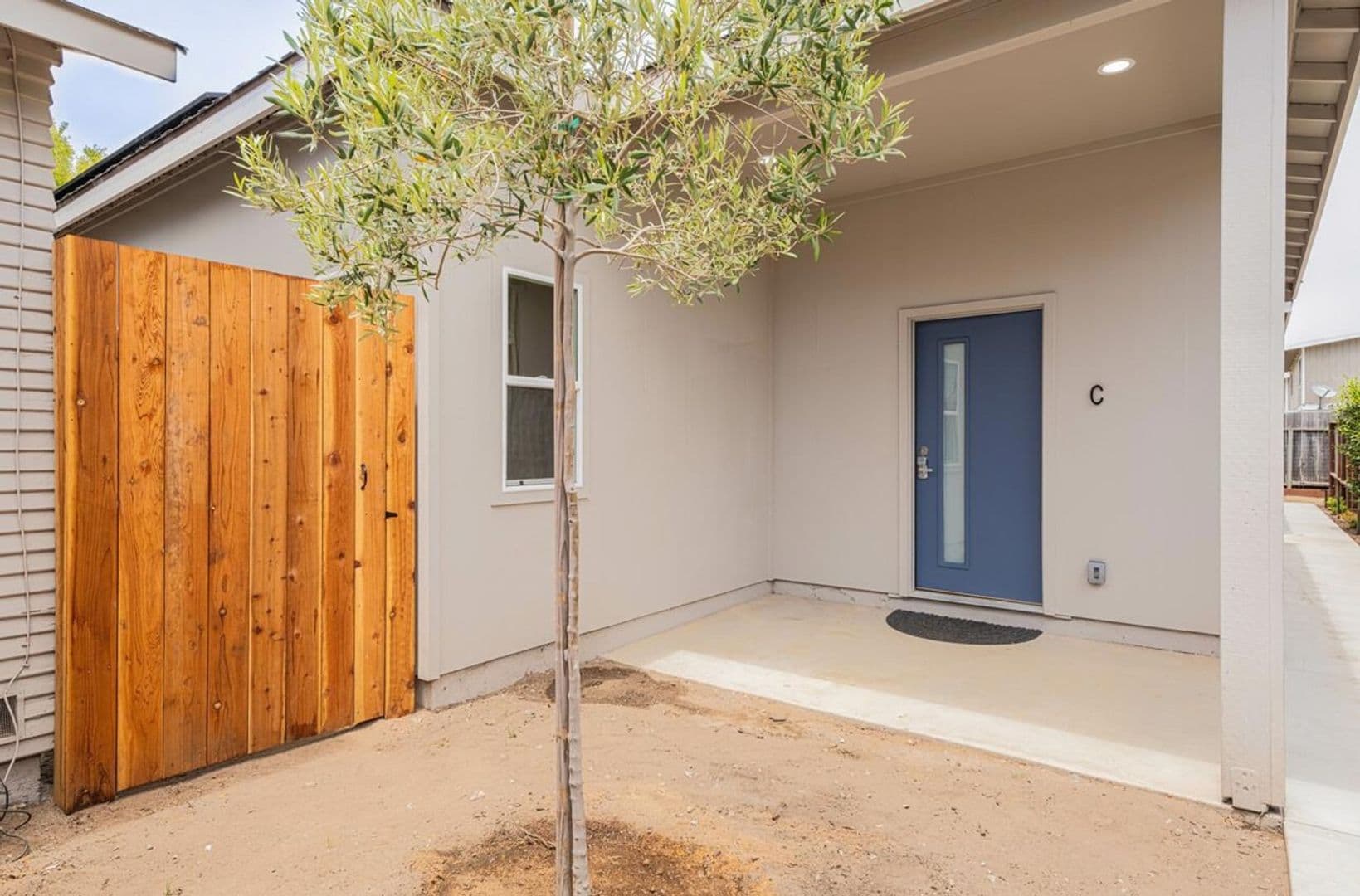Seaside Apartment: 987 Harcourt Ave