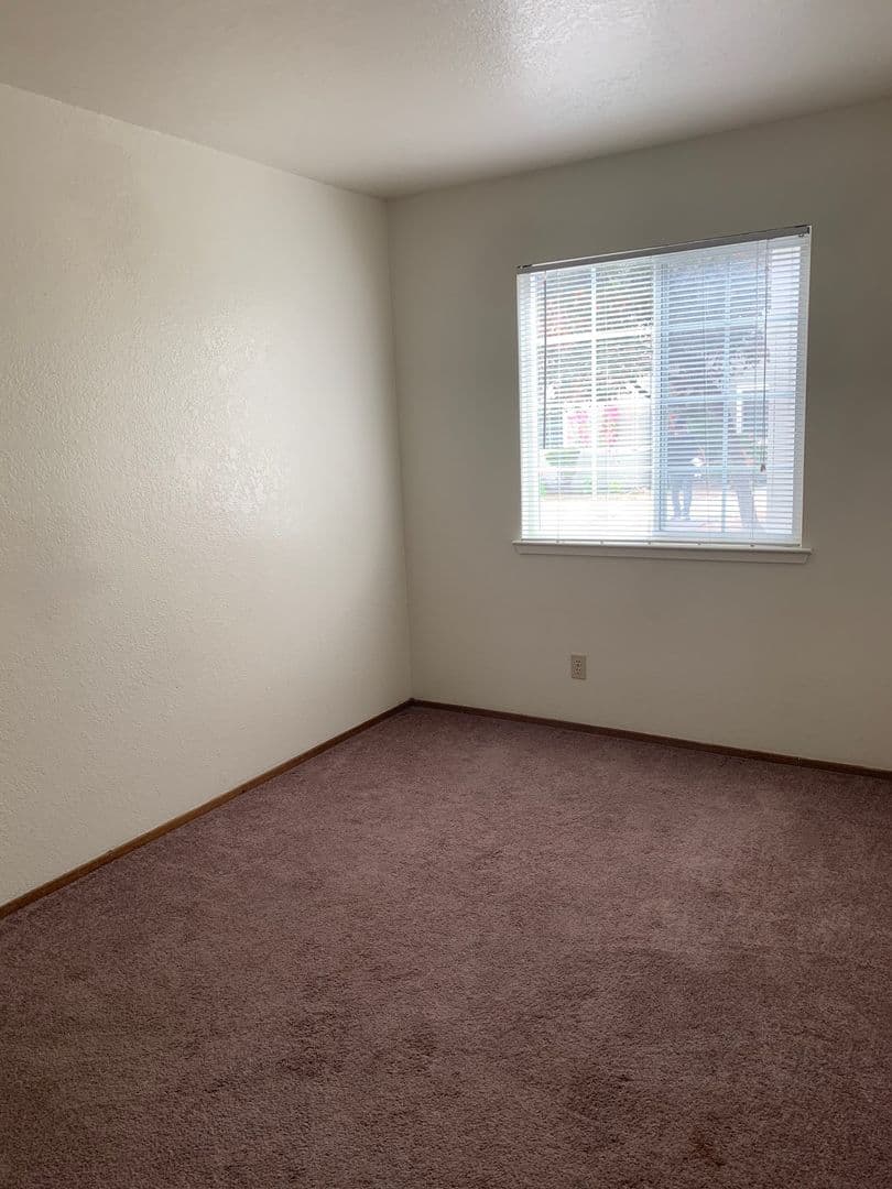 Salinas Apartment: 901-909-917 E. Market St