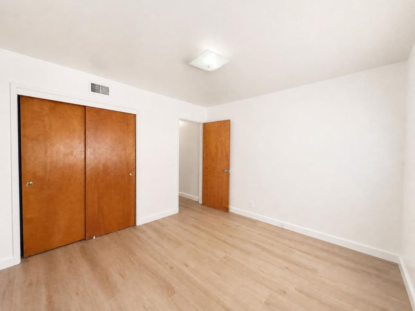 Monterey Apartment: 107, 109 & 111 Seeno St
