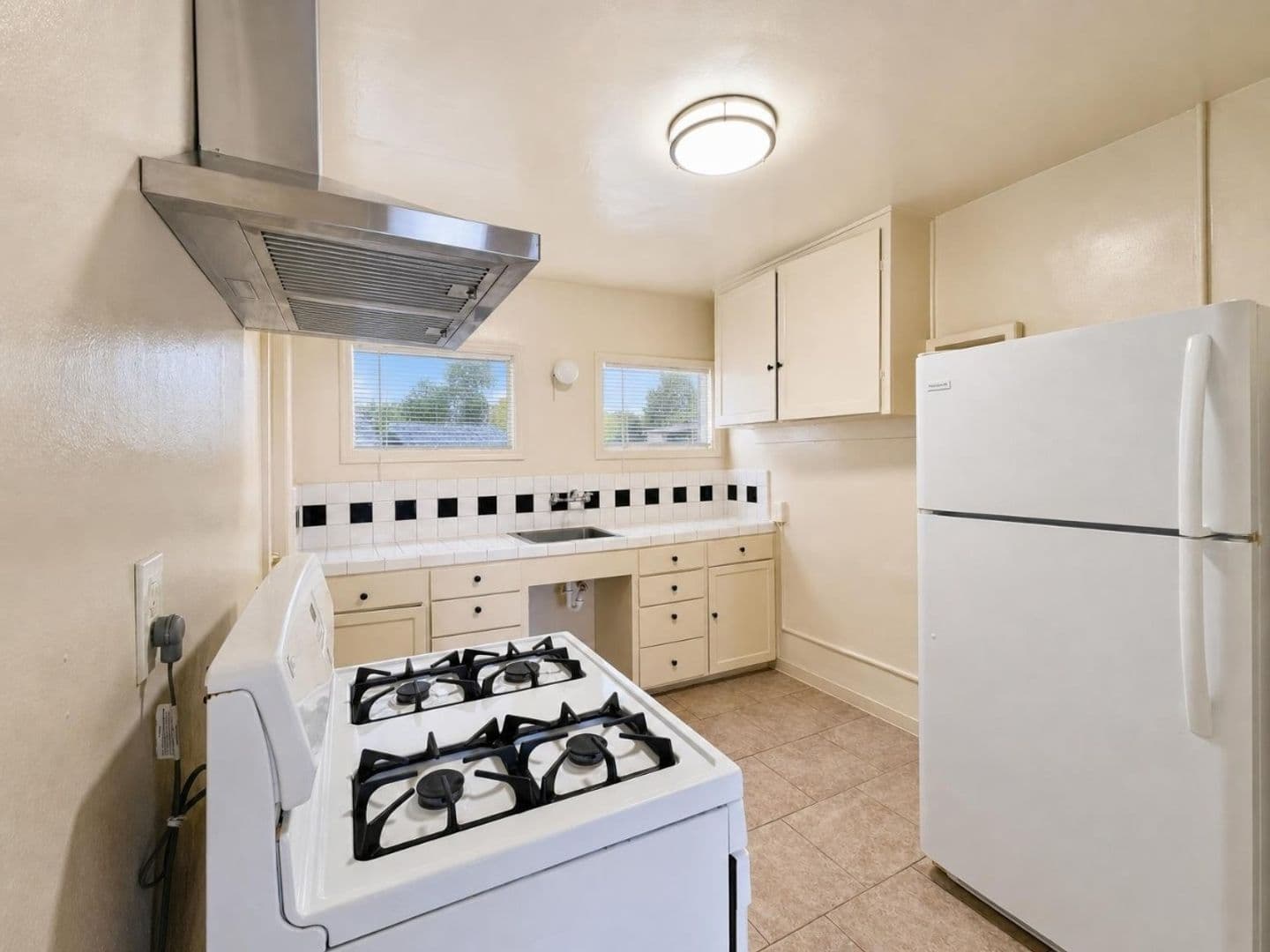 Salinas Apartment: 751 Sanborn Place