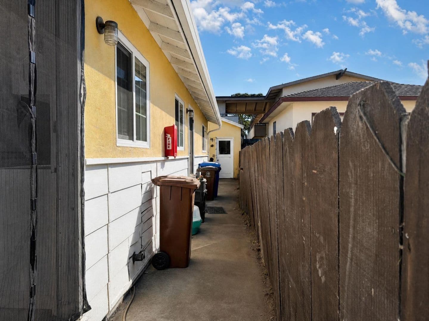 Monterey Apartment: 107, 109 & 111 Seeno St