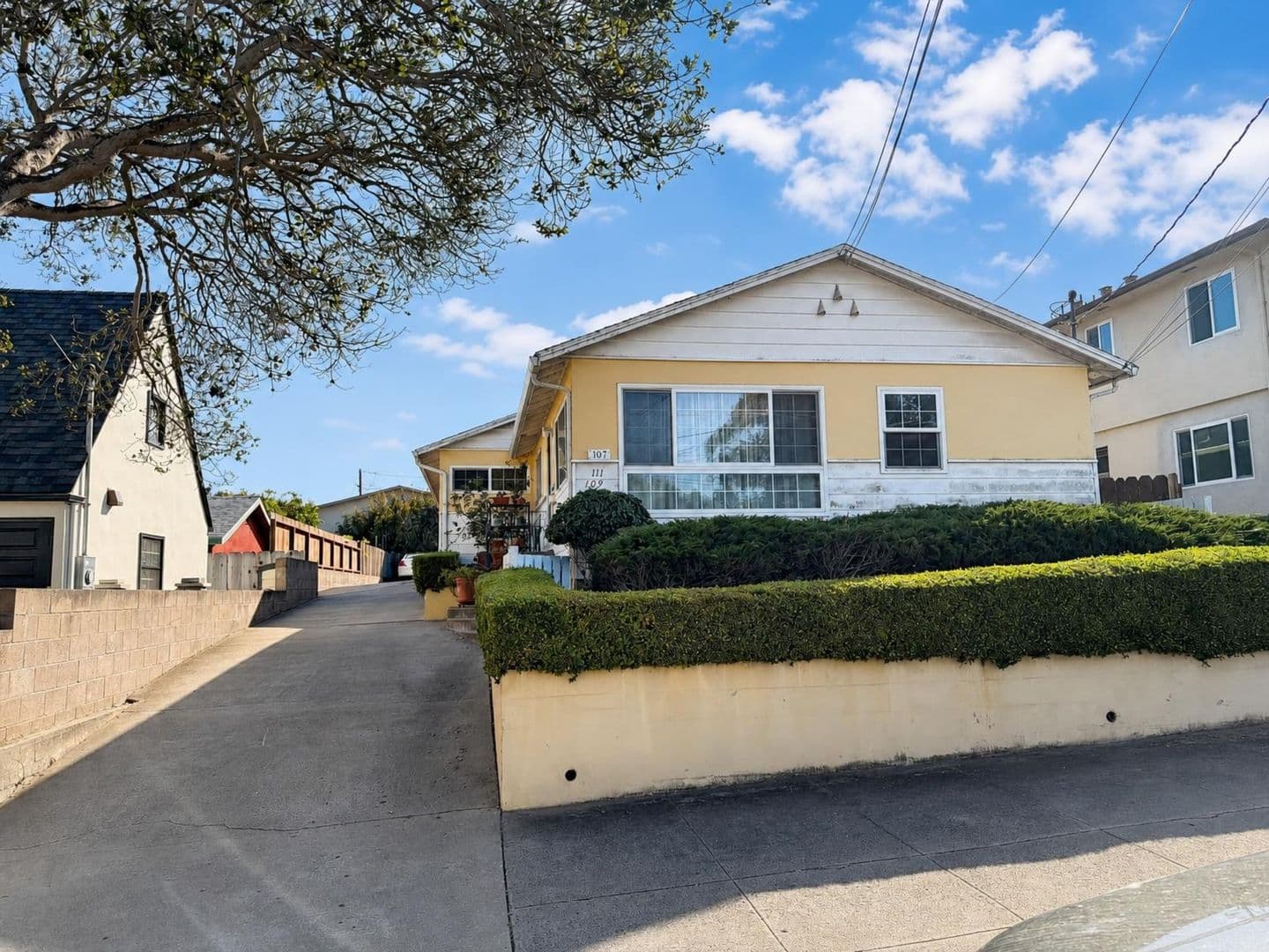 Monterey Apartment: 107, 109 & 111 Seeno St
