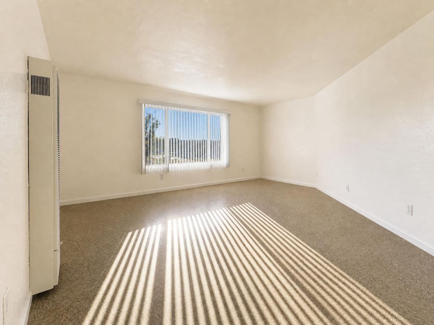 Greenfield Apartment: 923 Walnut Ave