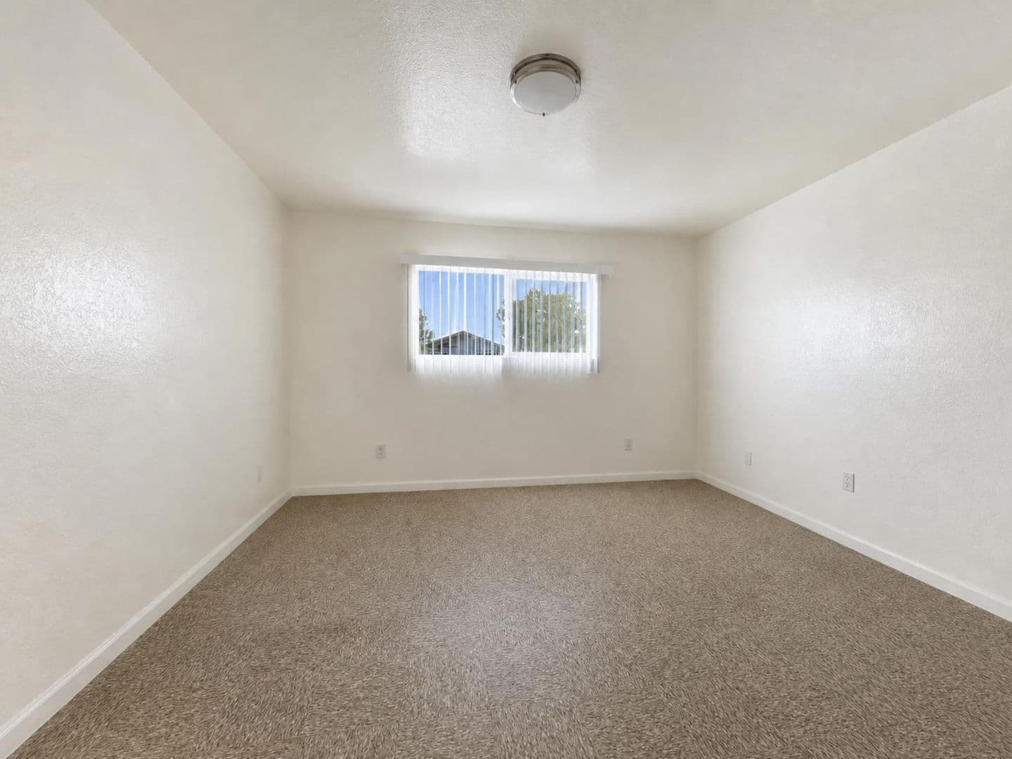 Greenfield Apartment: 923 Walnut Ave