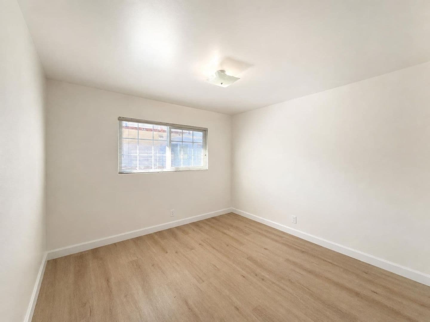 Monterey Apartment: 107, 109 & 111 Seeno St