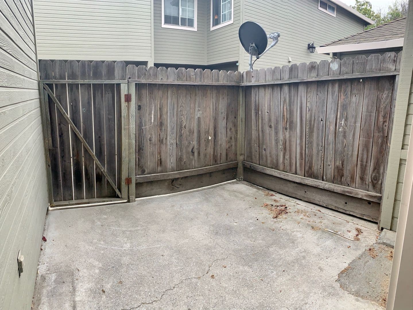 Salinas Apartment: 901-909-917 E. Market St
