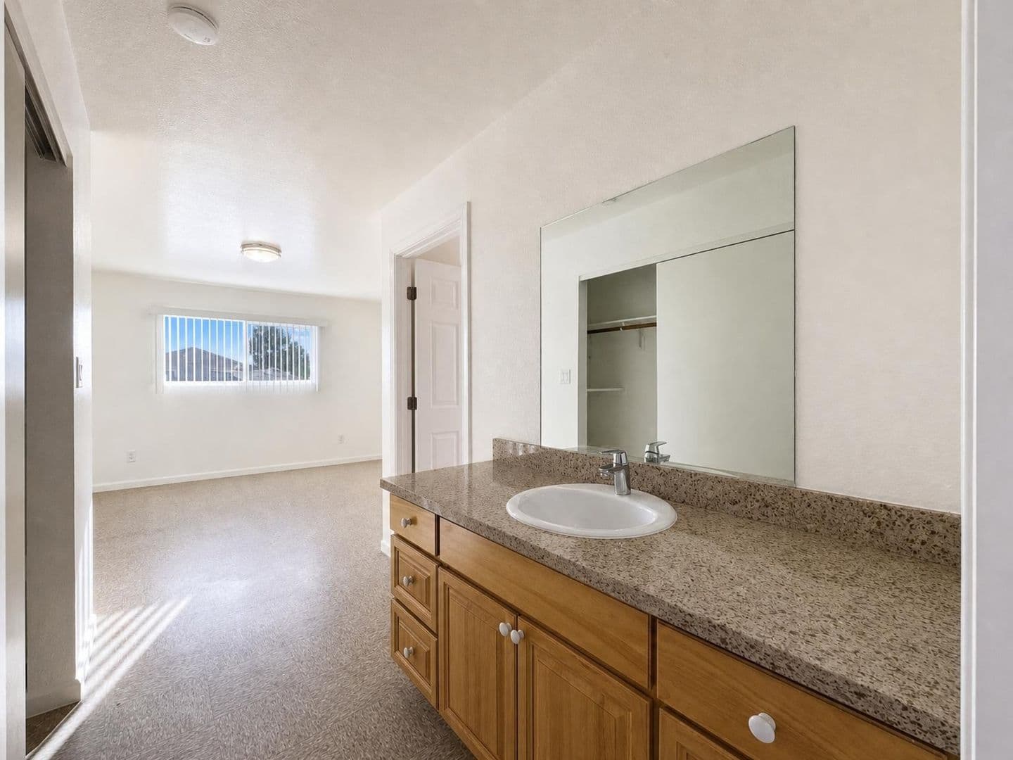 Greenfield Apartment: 923 Walnut Ave