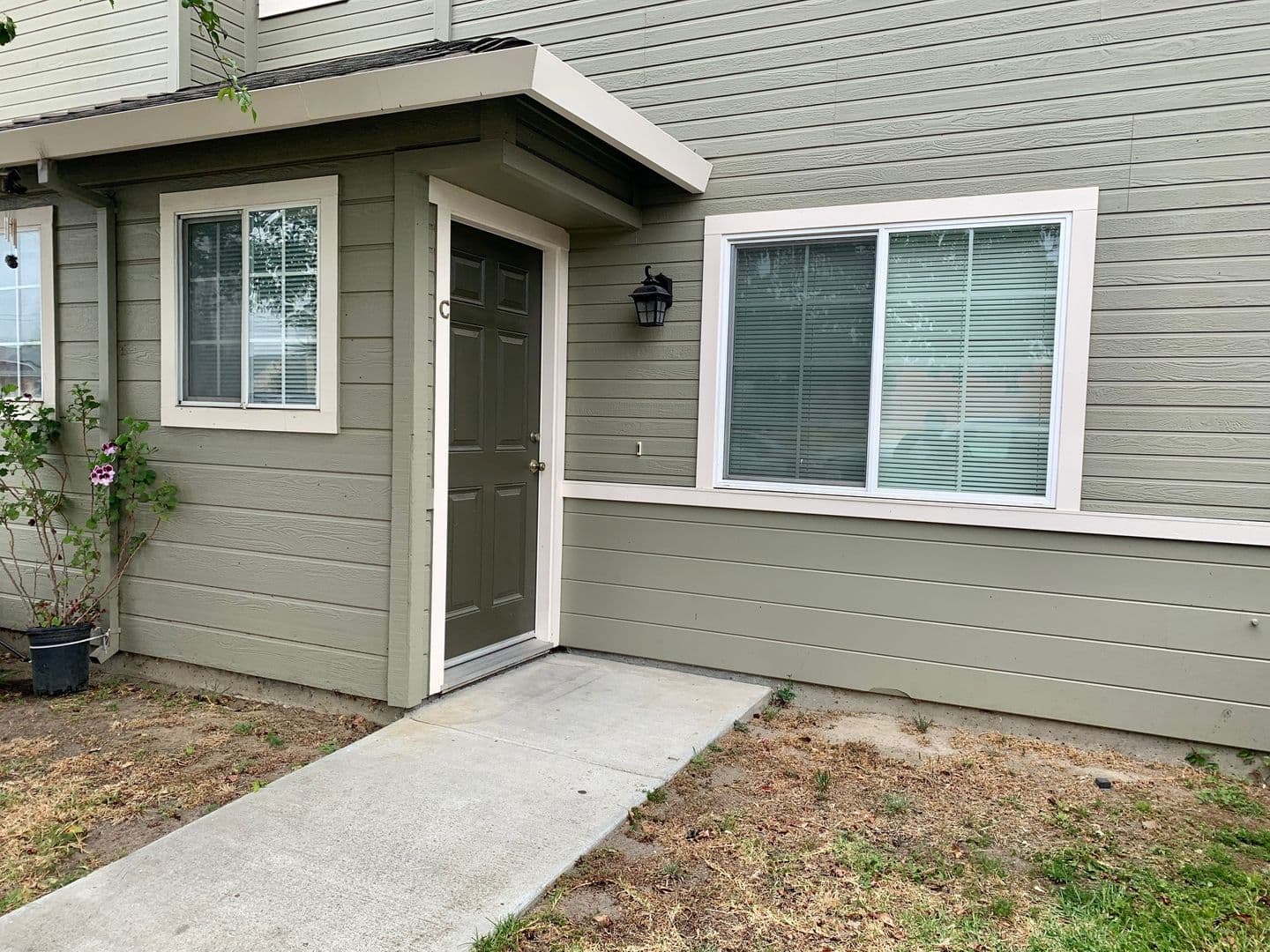 Salinas Apartment: 901-909-917 E. Market St