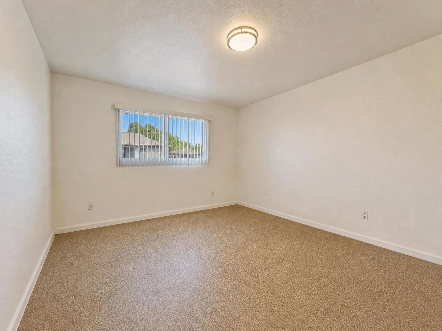 Greenfield Apartment: 923 Walnut Ave