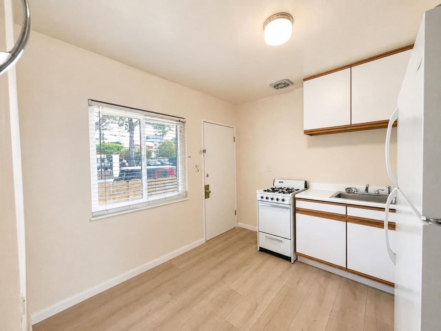 Monterey Apartment: 1281 - 1299 8th Street