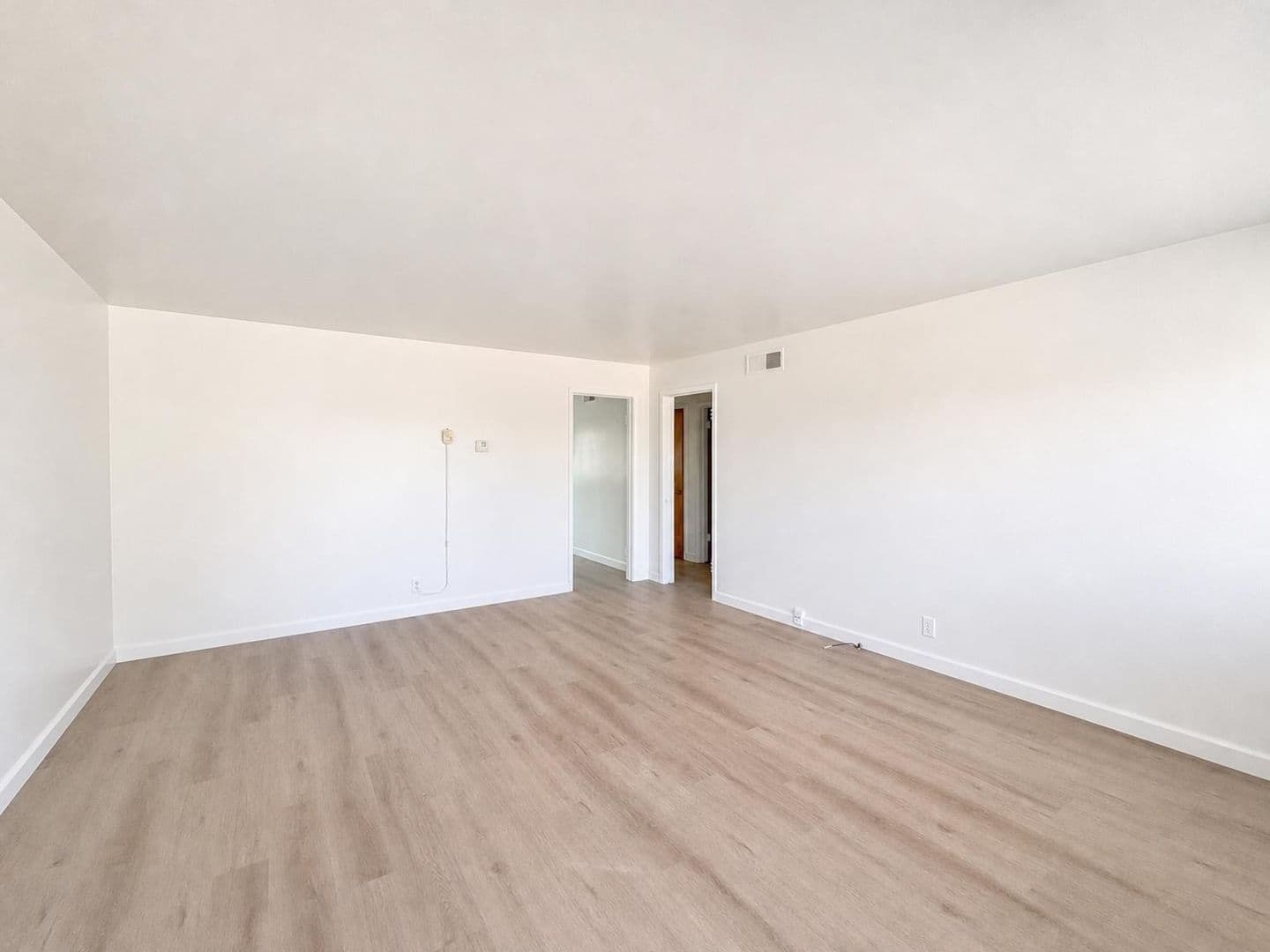 Monterey Apartment: 107, 109 & 111 Seeno St