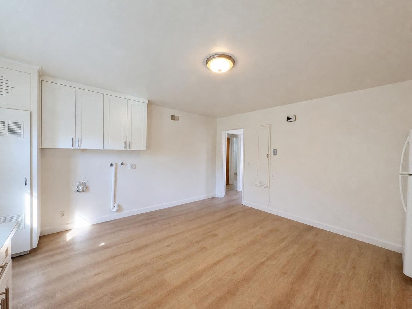 Monterey Apartment: 107, 109 & 111 Seeno St