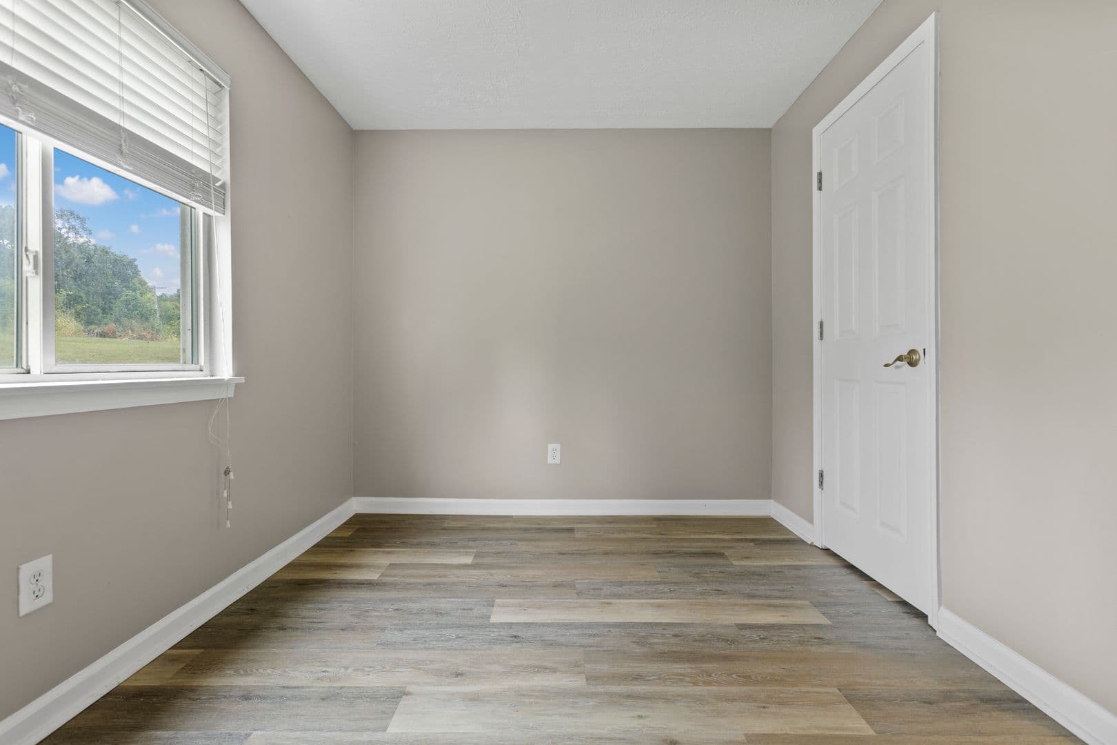 Frankfort House: 315 Bypass Plaza Drive