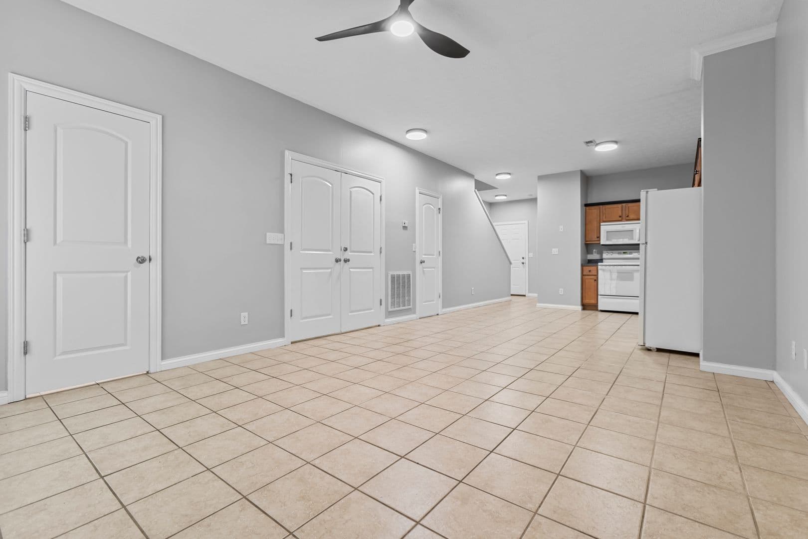 Radcliff House: Red Oak Ct