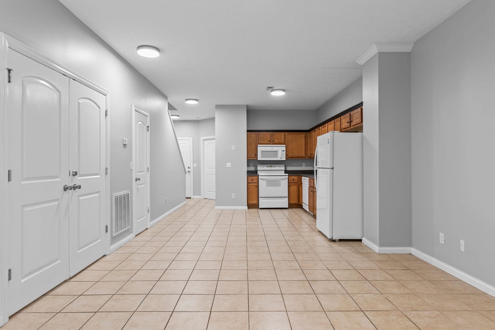 Radcliff House: Red Oak Ct