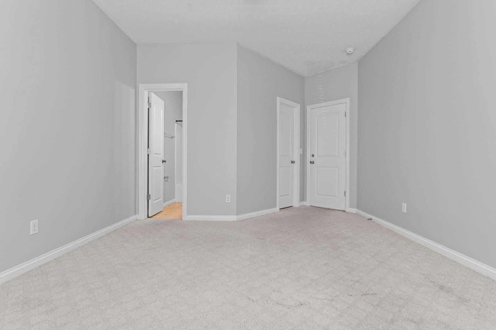Radcliff House: Red Oak Ct