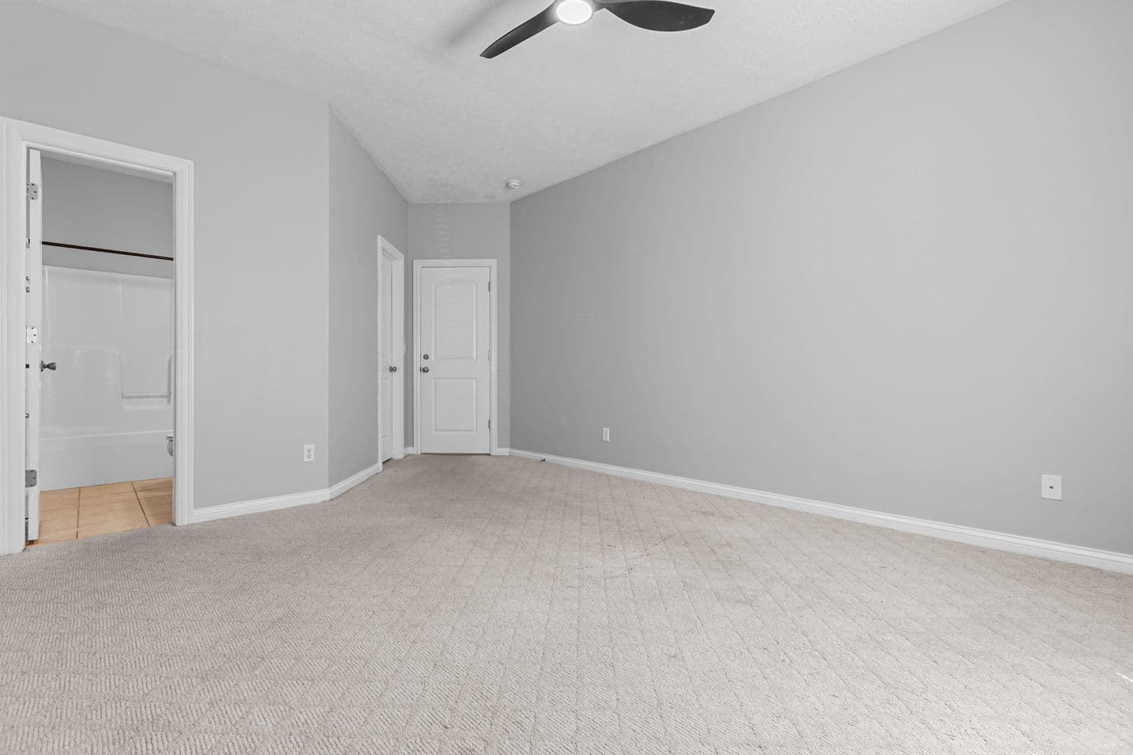 Radcliff House: Red Oak Ct