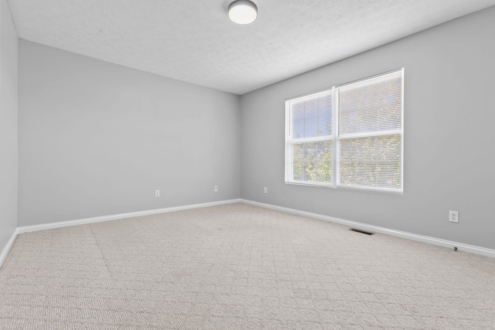 Radcliff House: Red Oak Ct
